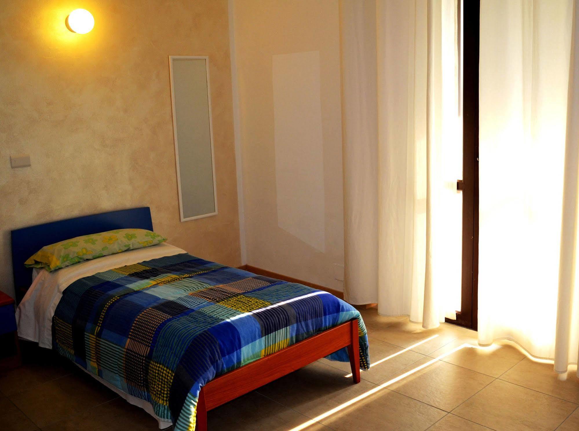B&B Villa Monterosa Con Piscina Castronno Exterior photo