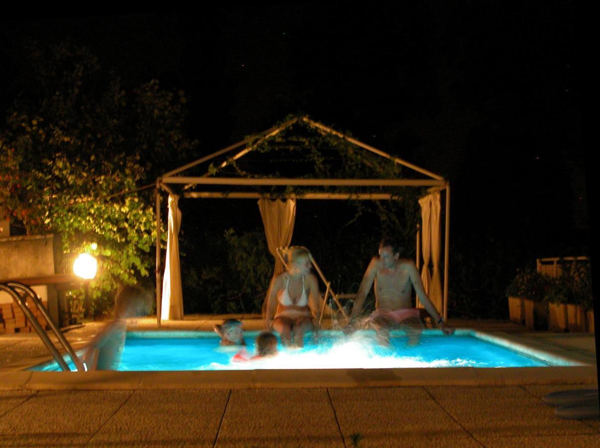 B&B Villa Monterosa Con Piscina Castronno Exterior photo